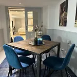 Apartment Unique Royal Basement *