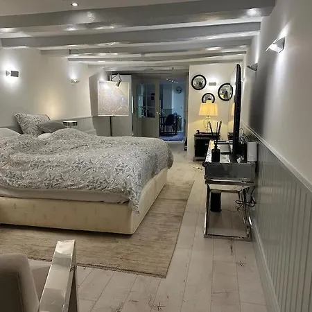 Unique Royal Basement Apartment