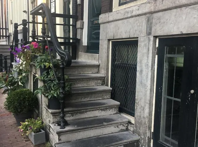 Unique Royal Basement דירה