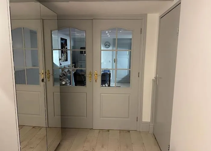 Unique Royal Basement *