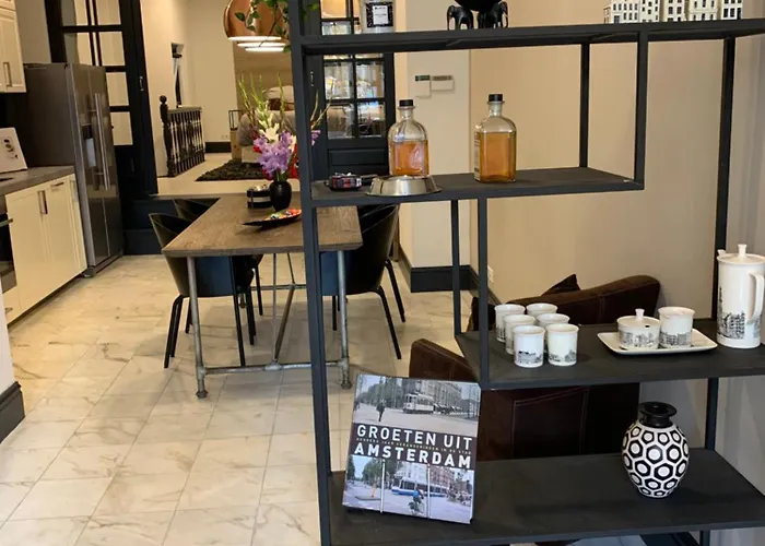 Unique Royal Basement דירה