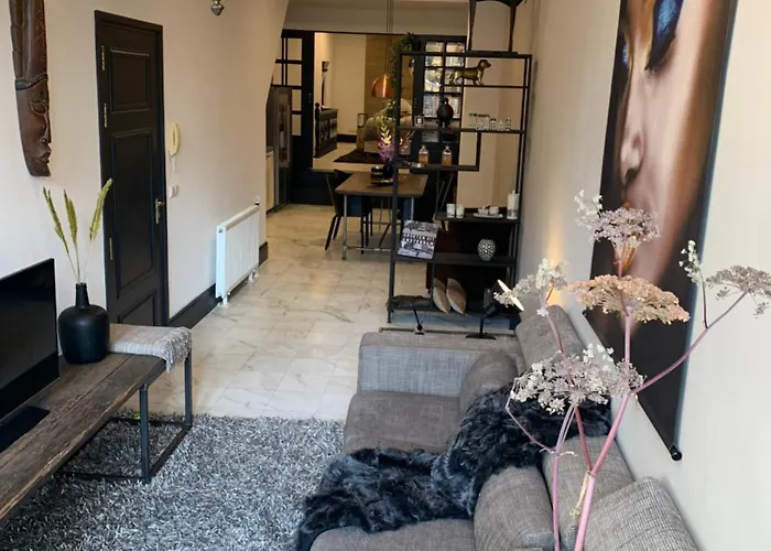 דירה Unique Royal Basement