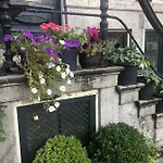 Unique Royal Basement *